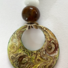 Collier avec médaillon diamètre 50 mm, couleurs : anis, brun