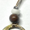 Collier avec médaillon diamètre 48 mm, couleurs : anis- brun