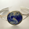 Sans titre 2 Bracelet réglable diamètre du médaillon 25 mm couleurs : bleu, modèle terre et mer