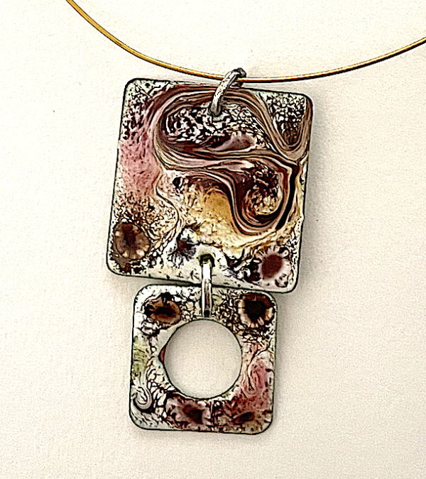 Collier avec médaillons carrés 30 et 20 mm, couleur : rose