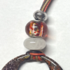 Collier avec médaillon diamètre 48 mm, couleurs : Brun-bordeaux- orange