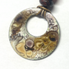 Collier avec médaillon diamètre 48 mm, couleurs : Brun-beige- rose