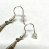 Paire de boucle d'oreilles de 40 mm de long, grand fermoir sans nickel. Couleurs , terre , brun , beige.