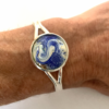Sans titre 4 Bracelet réglable diamètre du médaillon 25 mm couleurs : bleu, modèle terre et mer
