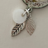 Paire de boucle d'oreilles diamètre 20 mm couleur beige- brun, grand fermoir sans nickel.