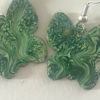 Paire de boucle d'oreilles papillons 20 mm couleur vert, grand fermoir sans nickel.