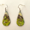 Paire de boucle d'oreilles gouttes de 30mm de long, grand fermoir sans nickel. Couleur anis