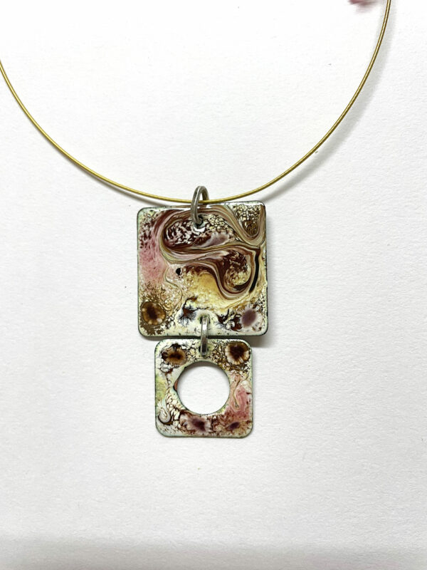 Collier avec médaillons carrés 30 et 20 mm, couleur : beige et bordeaux