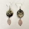 Paire de boucles d'oreilles rondes, couleur beige diamètre 25 mm, avec feuille métal argentée