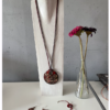 bijoux création française émaux sur cuivre Sautoir avec médaillon de 60 mm couleur rouge et doré sur chaine métal serpent