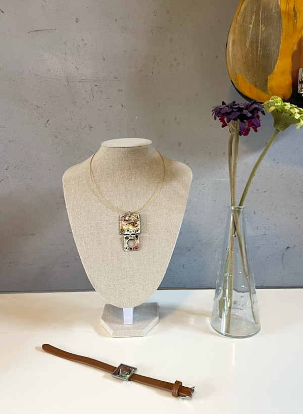 Collier avec médaillons carrés 30 et 20 mm, couleur : beige et bordeaux