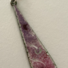 Paire de boucles d'oreilles gouttes rose 55 mm.