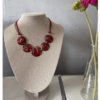 Collier avec 5 médaillons diamètre 25 et 30  mm, couleur : Rouge