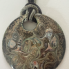 Sans titre 3 Sautoir avec médaillon d'un diamètre de 70 mm sur chaine métal serpent