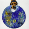 Sautoir avec médaillon d'un diamètre de 70 mm, couleurs bleu et jaune