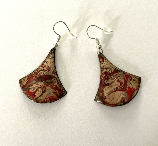 Paire de boucles d'oreilles losange bombées, 30 mm avec grand fermoir sans nickel.